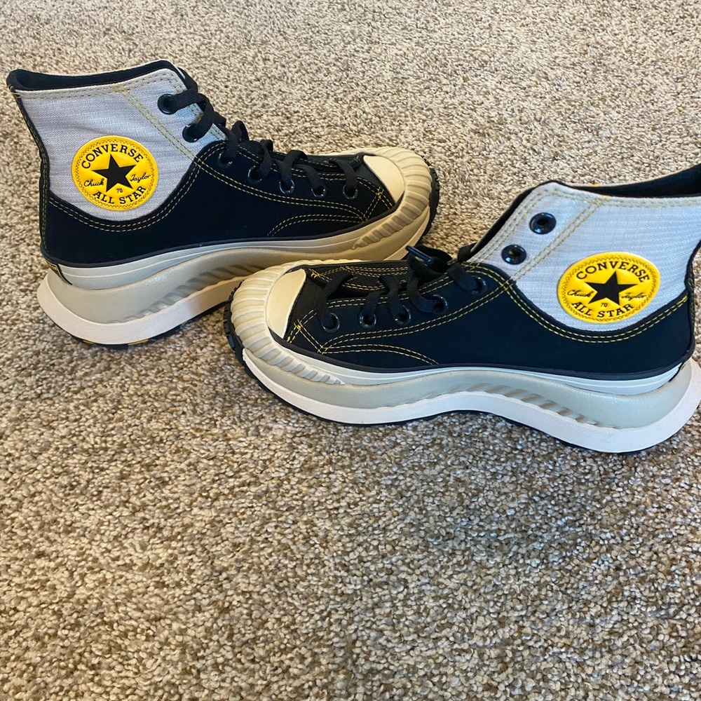 women’s platform converse NWT
